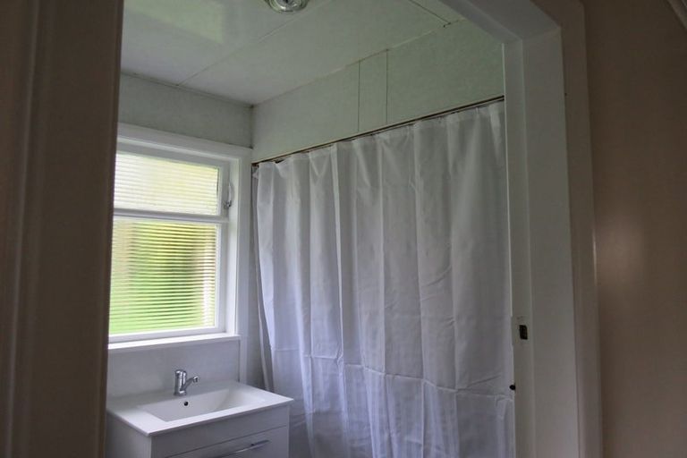 Photo of property in 27 York Place, Cannons Creek, Porirua, 5024