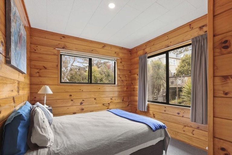 Photo of property in 12 Highland Avenue, Titirangi, Auckland, 0604