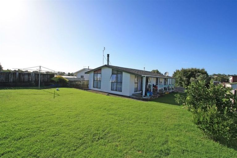 Photo of property in 5 Camellia Avenue, Bell Block, New Plymouth, 4312