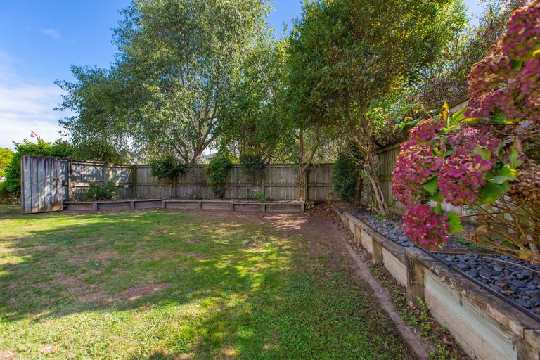 Photo of property in 18 Roderick Place, Rototuna, Hamilton, 3210