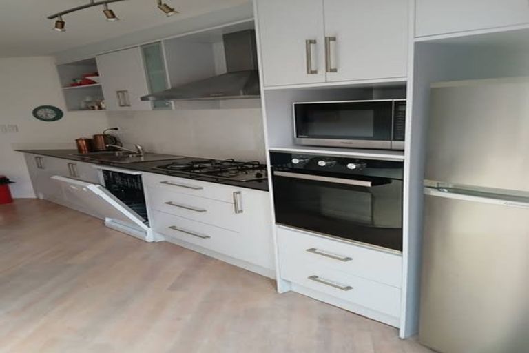 Photo of property in 8a Law Street, Torbay, Auckland, 0630