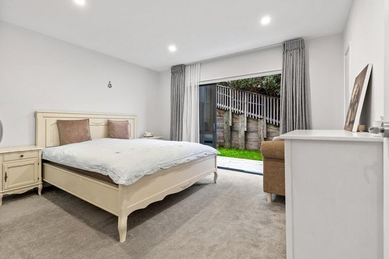 Photo of property in 26a Bernleigh Terrace, West Harbour, Auckland, 0618