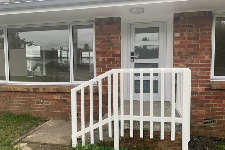 Photo of property in 1/300 Lake Road, Hauraki, Auckland, 0622