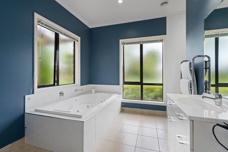 Photo of property in 2/218 Thornton Road, Cambridge, 3434