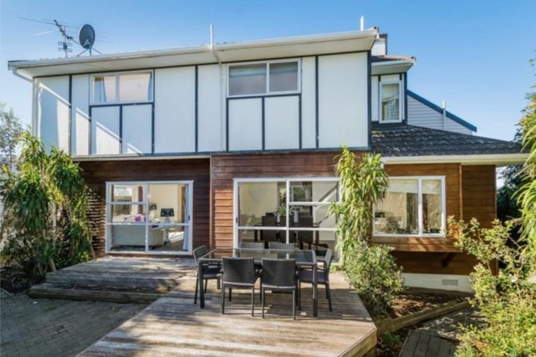 Photo of property in 2/5 Stanley Avenue, Milford, Auckland, 0620