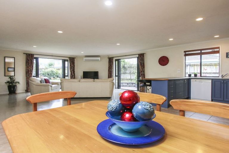Photo of property in 35 Riverstone Road, Te Atatu Peninsula, Auckland, 0610