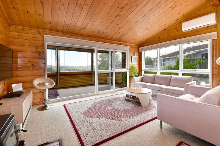 Photo of property in 60 Carlisle Road, Browns Bay, Auckland, 0630