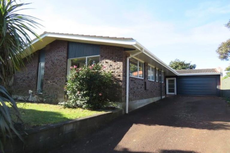 Photo of property in 70 Manu Crescent, Upper Vogeltown, New Plymouth, 4310