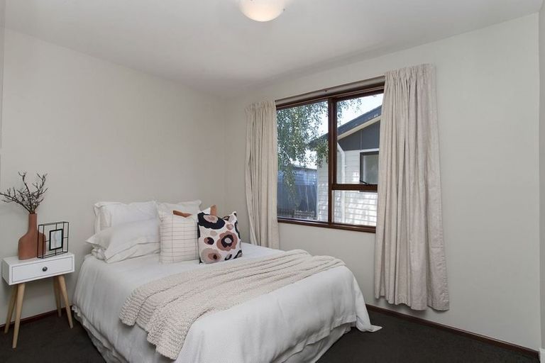 Photo of property in 21 Rosanna Place, Aranui, Christchurch, 8061