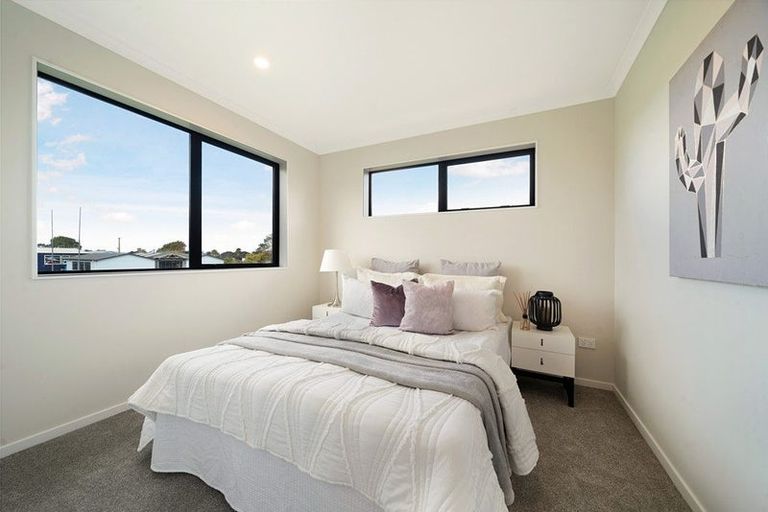 Photo of property in 11a Ballial Place, West Harbour, Auckland, 0618