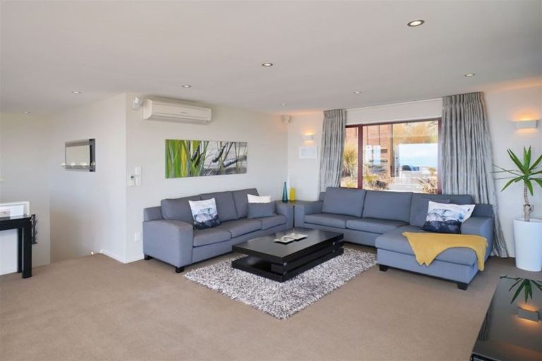 Photo of property in 1 Signal Hill Road, Mount Pleasant, Christchurch, 8081