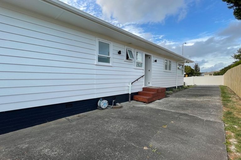Photo of property in 20 Glendene Avenue, Glendene, Auckland, 0602