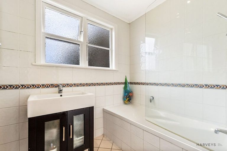 Photo of property in 76 Titirangi Road, New Lynn, Auckland, 0600