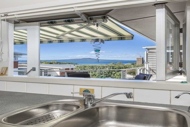 Photo of property in 21a Seaview Road, Castor Bay, Auckland, 0620