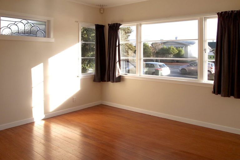 Photo of property in 1060 Great North Road, Point Chevalier, Auckland, 1022