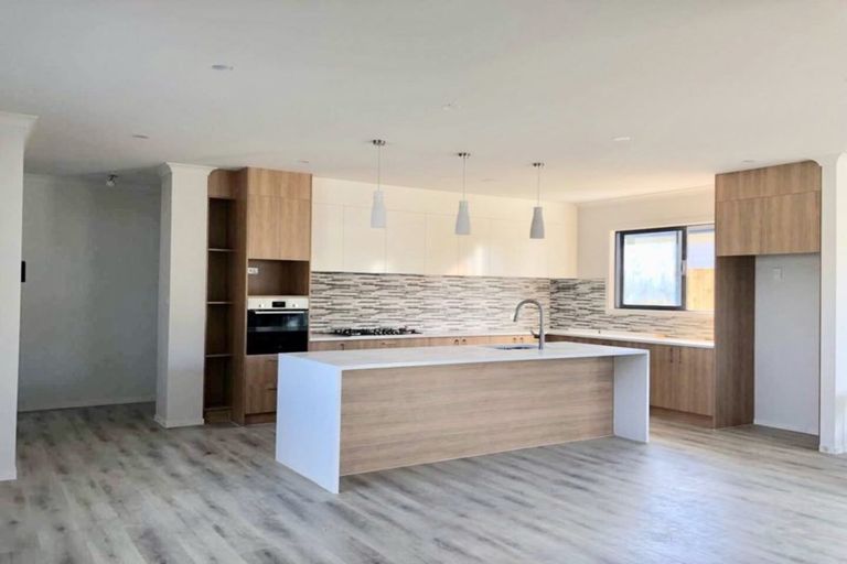 Photo of property in 39 Pakaraka Drive, Papakura, 2110