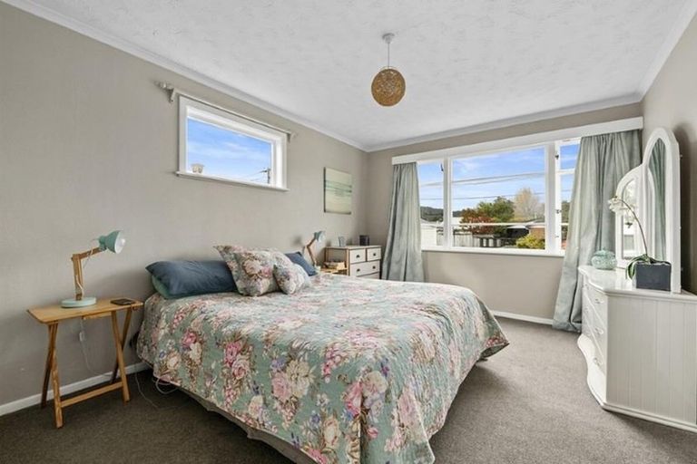 Photo of property in 7 Kowhai Avenue, Ebdentown, Upper Hutt, 5018