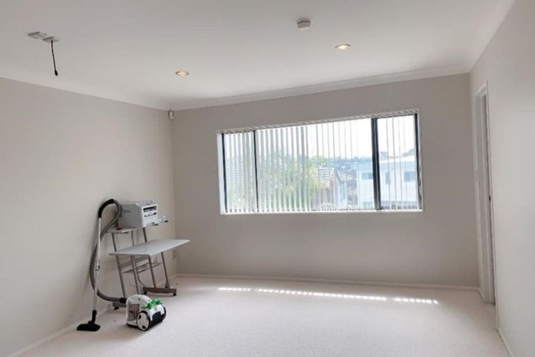 Photo of property in 14 Kilear Close, Pinehill, Auckland, 0632