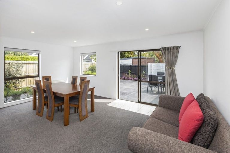 Photo of property in 2/76 Hinau Street, Riccarton, Christchurch, 8041