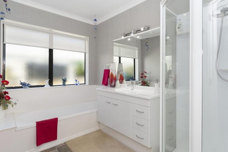 Photo of property in 60 Oteki Park Drive, Welcome Bay, Tauranga, 3112