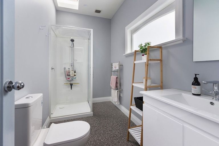 Photo of property in 7 Moana Road, Kelburn, Wellington, 6012