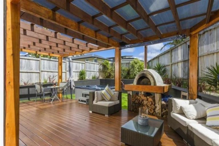 Photo of property in 4 Eastreef Court, Long Bay, Auckland, 0630