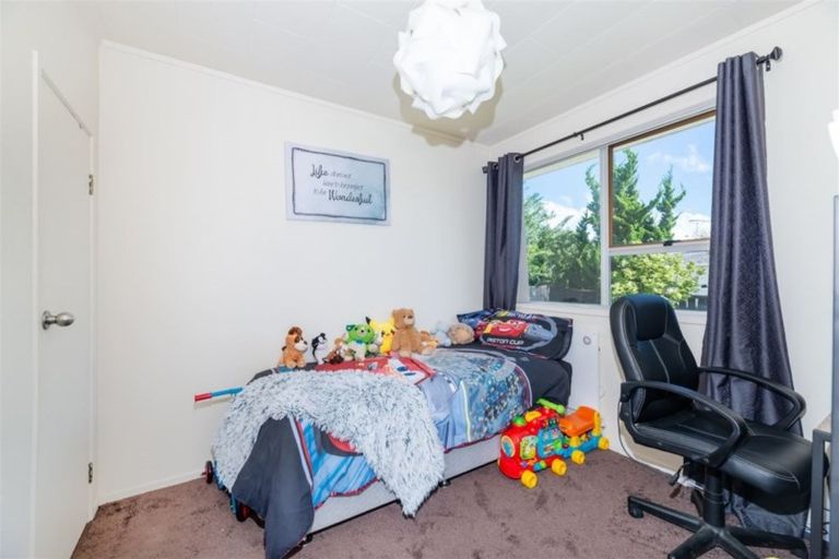 Photo of property in 2/9 Heathberry Close, Papatoetoe, Auckland, 2025
