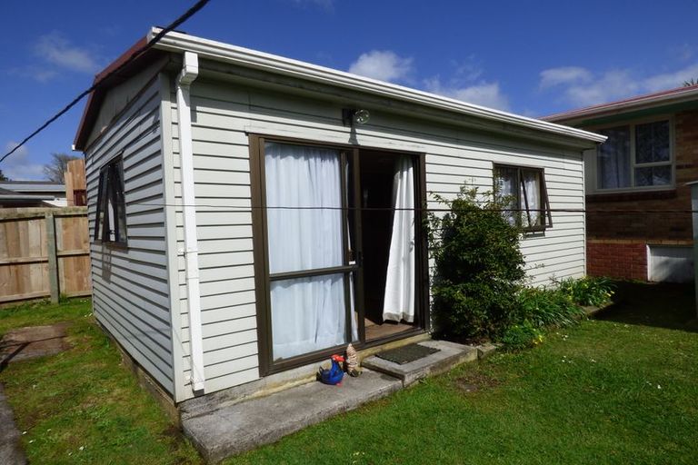 Photo of property in 11 Lloyd Avenue, Papatoetoe, Auckland, 2025