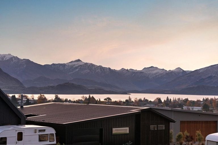 Photo of property in 9 Mcneil Crescent, Wanaka, 9305