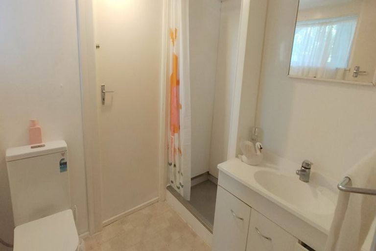 Photo of property in 1/27 Parr Terrace, Castor Bay, Auckland, 0620