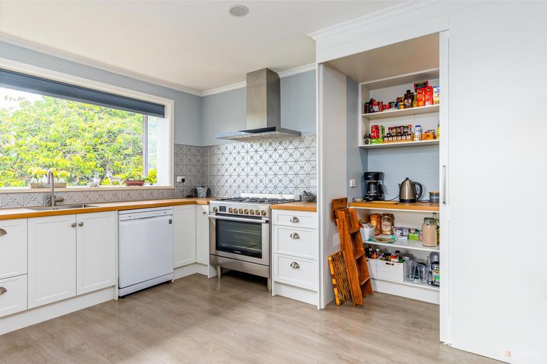 Photo of property in 76 Rhodes Street, Waimate, 7924