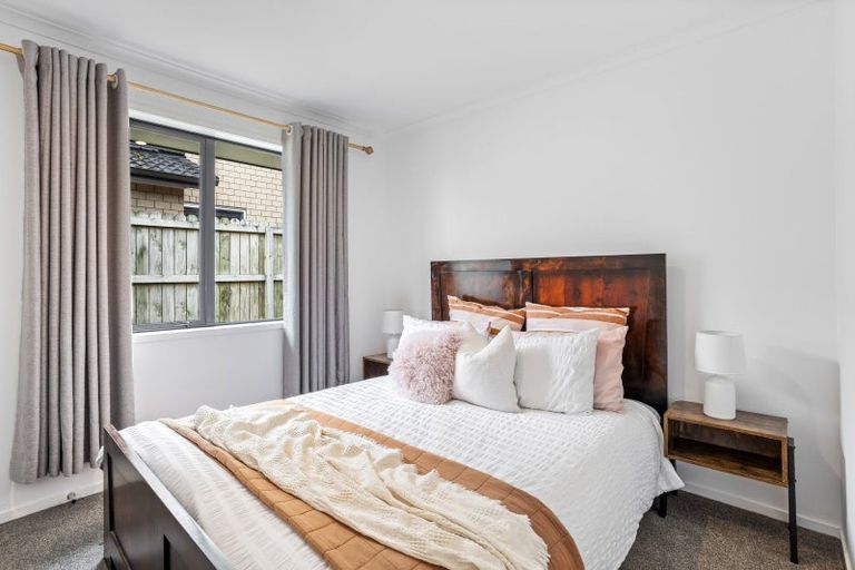 Photo of property in 32 Accolage Boulevard, Kumeu, 0810