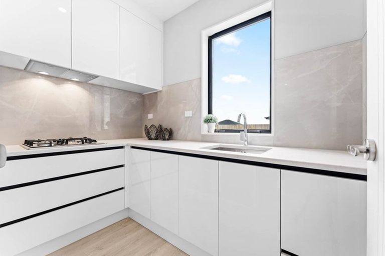 Photo of property in 13 Lumber Rise, Swanson, Auckland, 0614