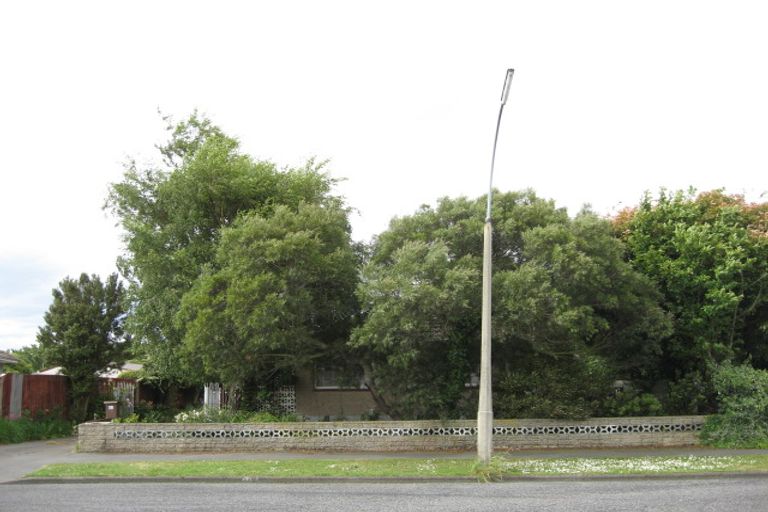 Photo of property in 52 Frensham Crescent, Woolston, Christchurch, 8062