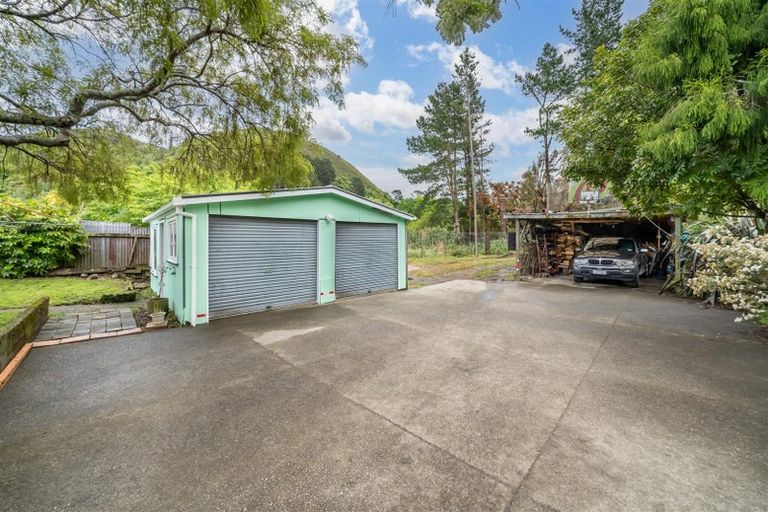 Photo of property in 16 Maymorn Road, Te Marua, Upper Hutt, 5018