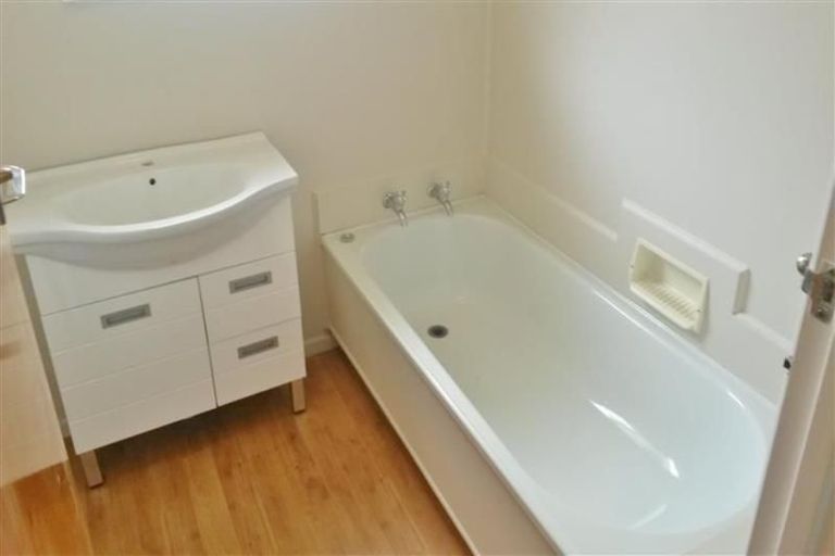 Photo of property in 15 Bittern Place, Henderson, Auckland, 0610