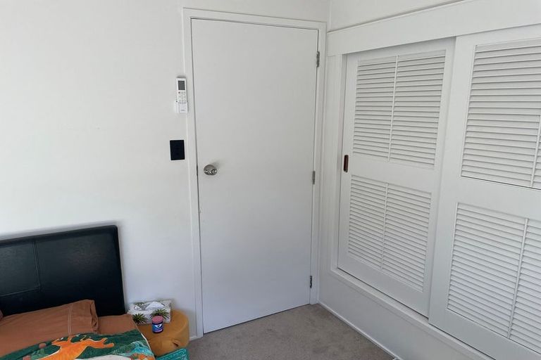 Photo of property in 42 Holyoake Place, Chatswood, Auckland, 0626