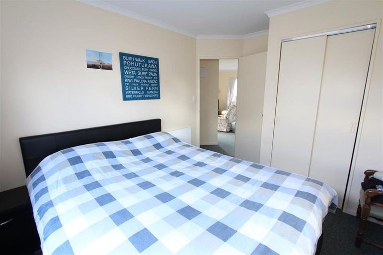 Photo of property in 16 Oxford Street, Fairfield, Hamilton, 3214