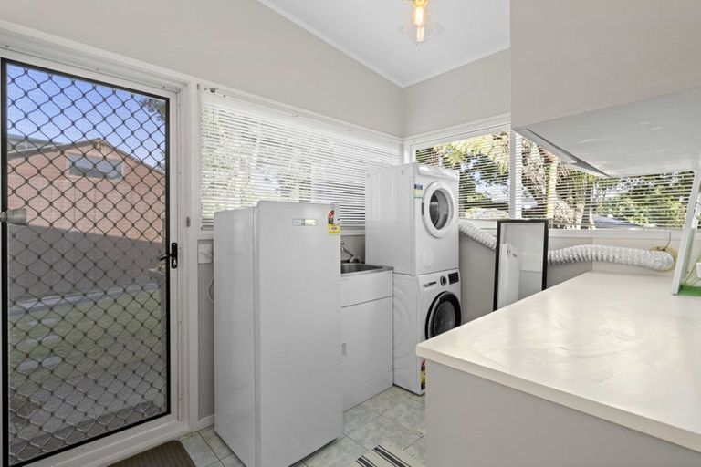 Photo of property in 2 Bushlands Place, Opaheke, Papakura, 2113