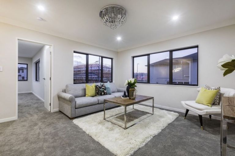 Photo of property in 3 David Rogers Lane, Swanson, Auckland, 0614