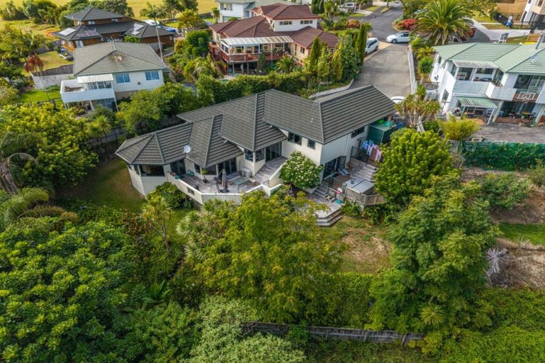 Photo of property in 35 Vermeer Place, West Harbour, Auckland, 0618