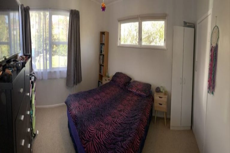 Photo of property in 71 Barrys Road, Glendene, Auckland, 0602