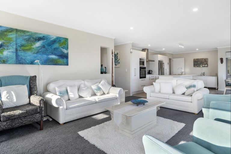 Photo of property in 12 Vantage Place, Omokoroa, 3114