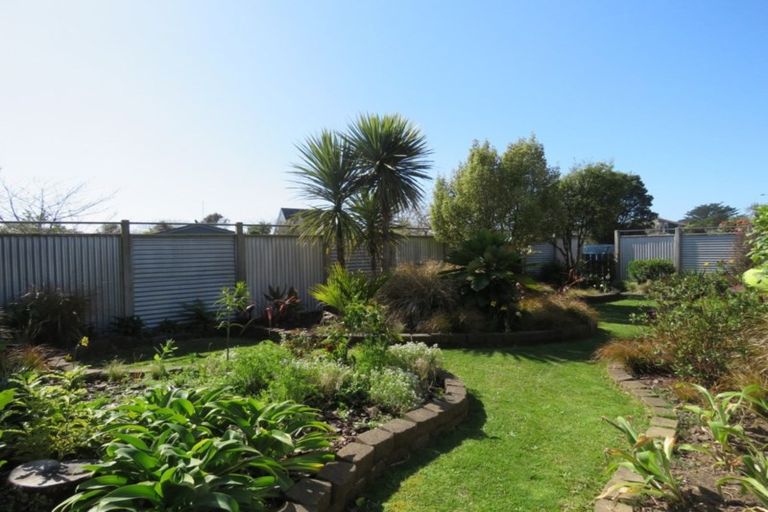 Photo of property in 23 Ngahue Crescent, Carters Beach, Westport, 7825