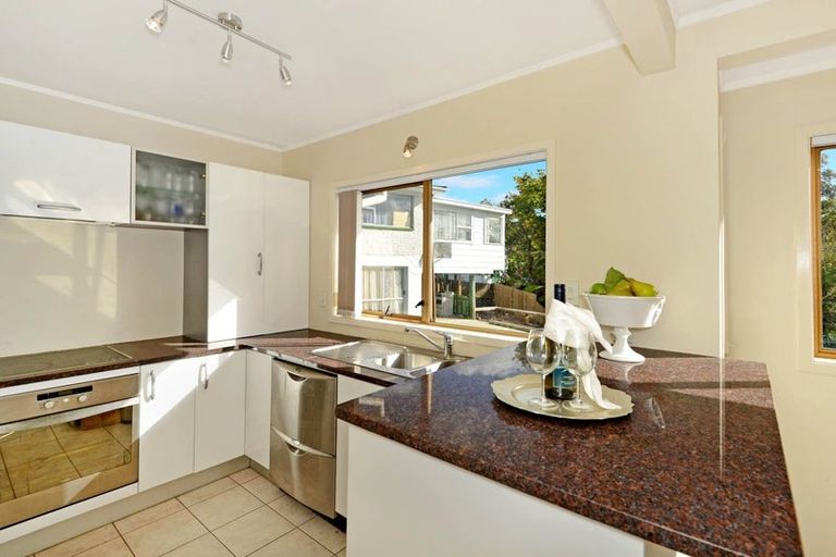 Photo of property in 16 Lake Road, Northcote, Auckland, 0627