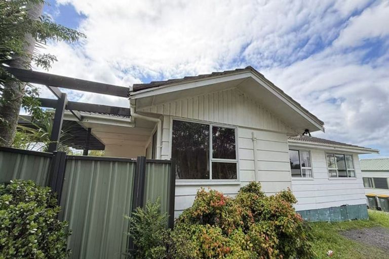 Photo of property in 26 Sunline Avenue, Massey, Auckland, 0614