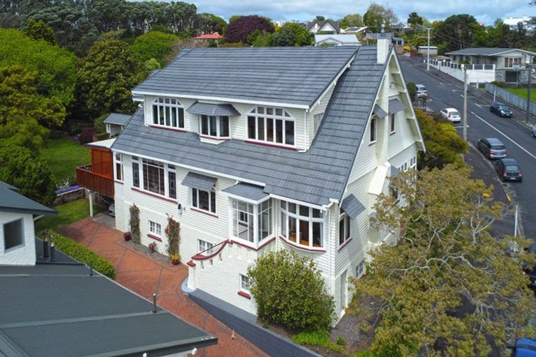 Photo of property in 33 Cameron Street, New Plymouth, 4310