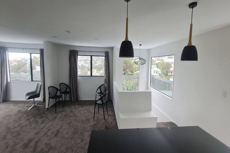 Photo of property in 7 Garden Road, Northland, Wellington, 6012