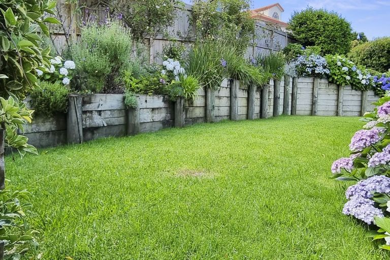 Photo of property in 2/51 Nigel Road, Browns Bay, Auckland, 0630