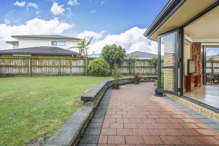 Photo of property in 35 Riverstone Road, Te Atatu Peninsula, Auckland, 0610